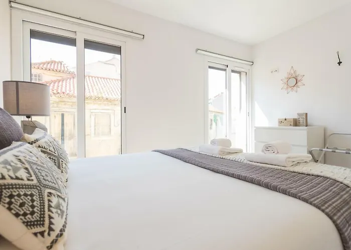 Alfama Lounge Three-bedroom W/ River View And Parking - By Lu Holidays ליסבון